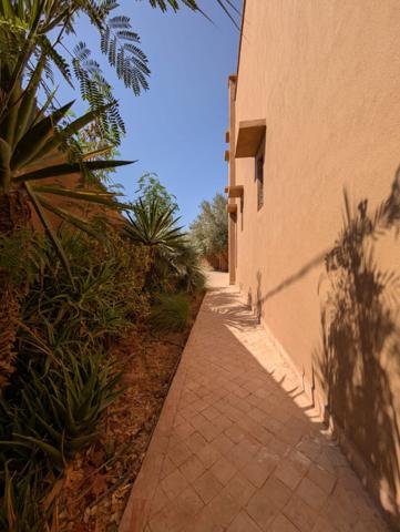A Vendre Villa Contemporaine à Terminer - Route de Fès - À seulement 15 km de Marrakech