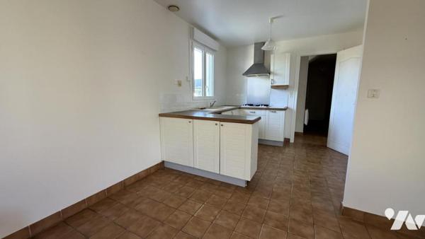 GOUVILLE SUR MER, Bourg, Pavillon avec vie de plain-pied, 3 chambres, 817m² de terrain.