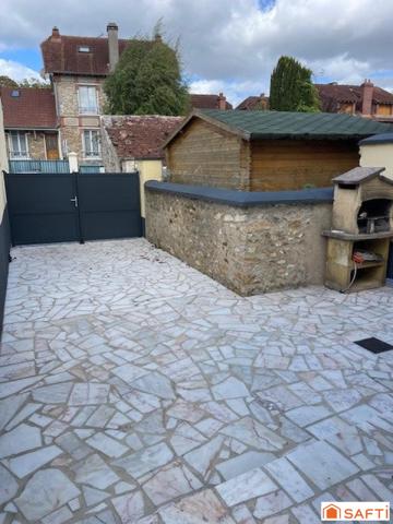 Maison 67 m2 - terrain 120 m2 - 2 chambres - proche tous commerces - écoles - RER D