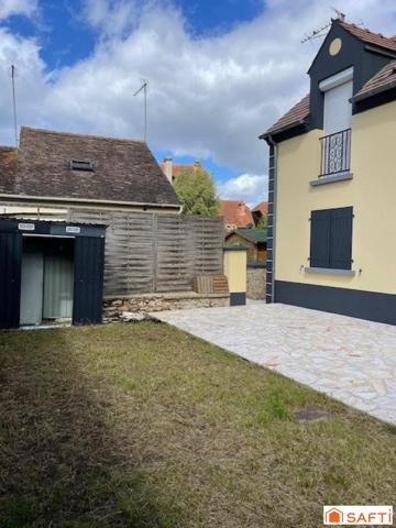 Maison 67 m2 - terrain 120 m2 - 2 chambres - proche tous commerces - écoles - RER D