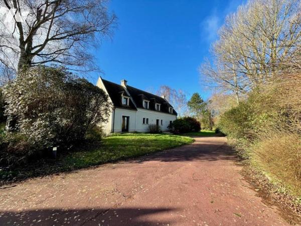 Maison 9 pièces avec sous-sol complet