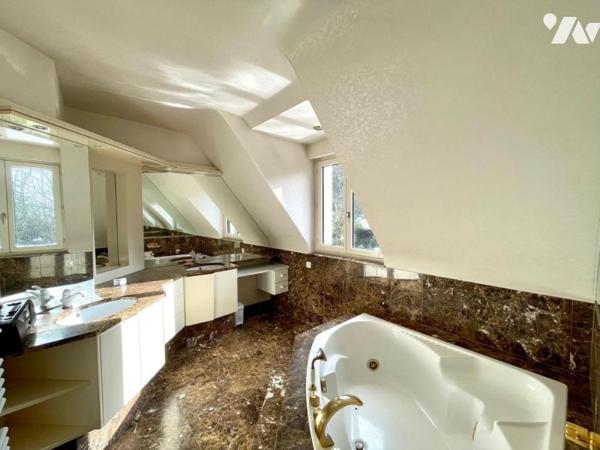 Maison 9 pièces avec sous-sol complet