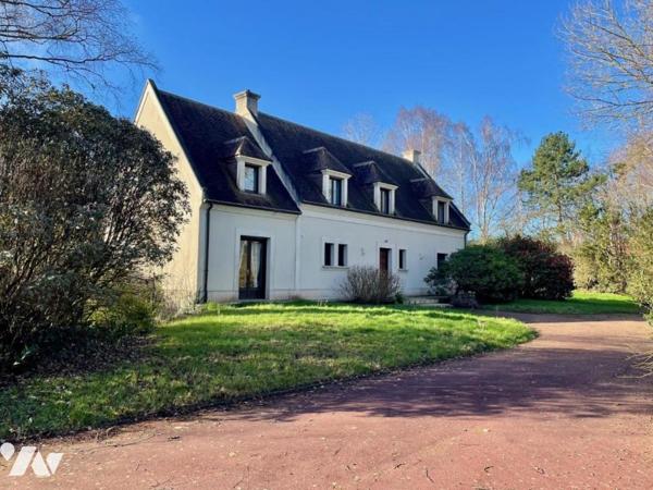 Maison 9 pièces avec sous-sol complet