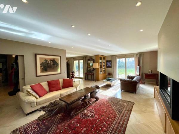 Maison 9 pièces avec sous-sol complet