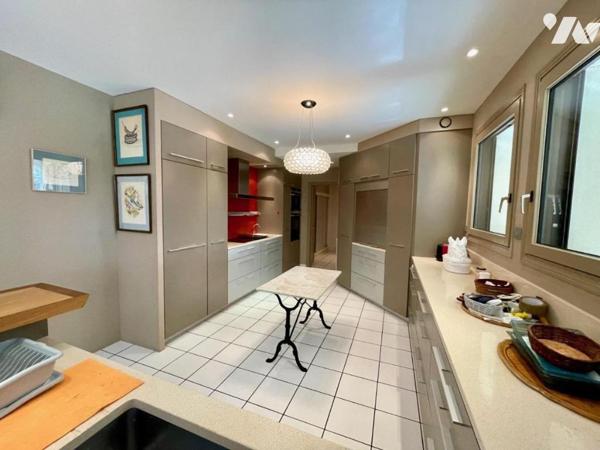 Maison 9 pièces avec sous-sol complet
