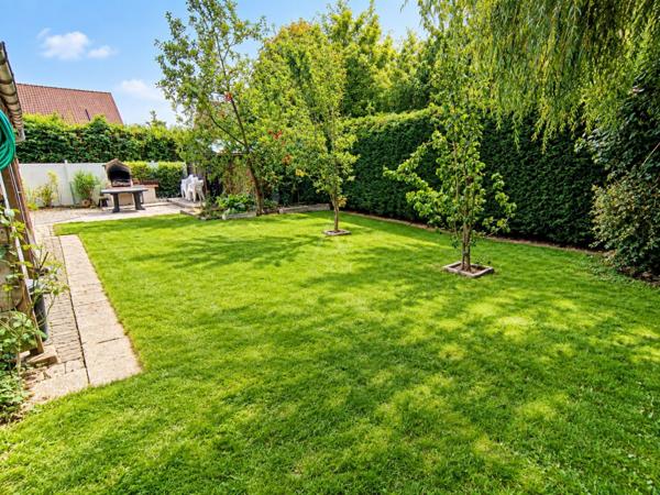 STEENVOORDE  Pavillon semi-plain-pied 3 chambres, jardin & grand garage