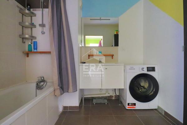 A vendre T4 75 m2 LUMINEUX TRAVERSANT GRANDE TERRASSE SUD CALME PARKING DERNIER ETAGE 