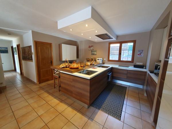 La Freissinouse (05000) Maison de plain-pied de 192 m² avec T2 et piscine