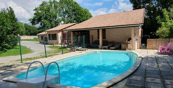 La Freissinouse (05000) Maison de plain-pied de 192 m² avec T2 et piscine