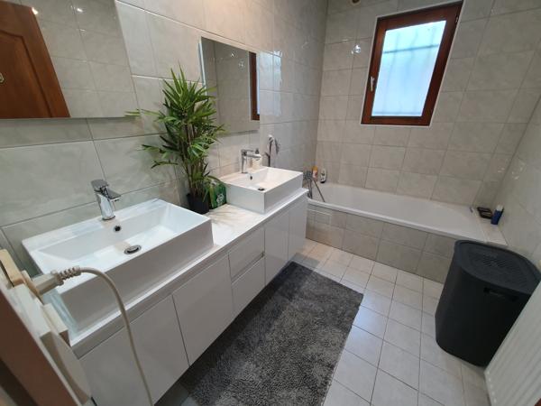 La Freissinouse (05000) Maison de plain-pied de 192 m² avec T2 et piscine