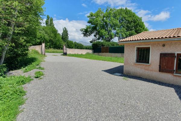 La Freissinouse (05000) Maison de plain-pied de 192 m² avec T2 et piscine