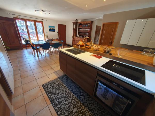 La Freissinouse (05000) Maison de plain-pied de 192 m² avec T2 et piscine