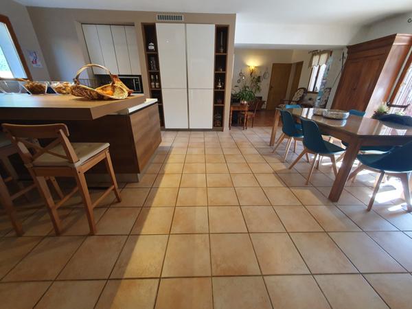 La Freissinouse (05000) Maison de plain-pied de 192 m² avec T2 et piscine