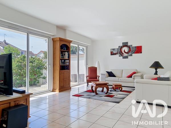 Maison à vendre 9 pièces 252 m² Villeneuve-le-Roi