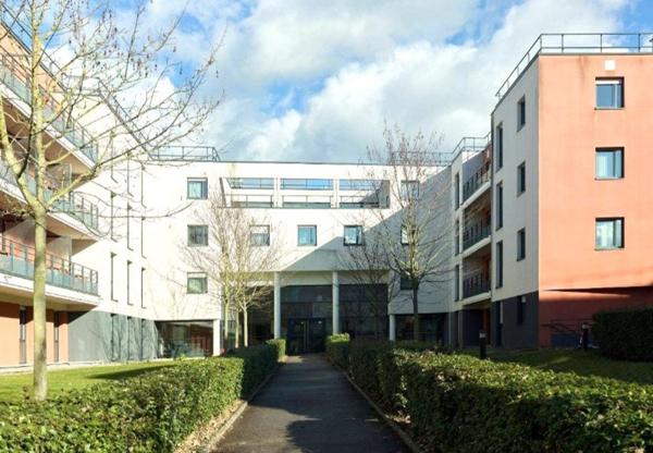 INVESTISSEMENT LOCATIF  Saint-Cyr-lÉcole  Résidence Affaires Zenitude Versailles Saint-Cyr-lÉcole  6 % de rentabilité