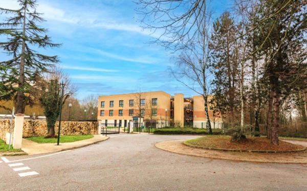 INVESTISSEMENT LOCATIF  Saint-Cyr-lÉcole  Résidence Affaires Zenitude Versailles Saint-Cyr-lÉcole  6 % de rentabilité