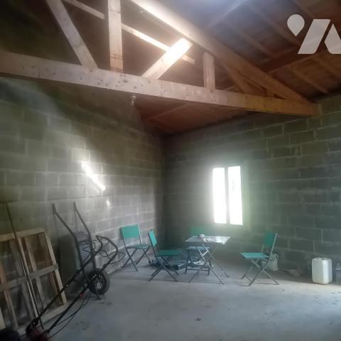 Garage avec jardin pouvant être transformé en maison d'habitation