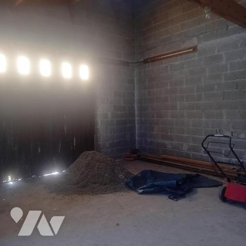 Garage avec jardin pouvant être transformé en maison d'habitation