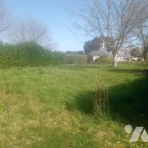 Garage avec jardin pouvant être transformé en maison d'habitation