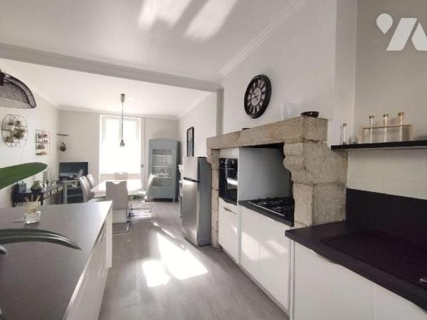 CENTRE BOUG DE BANNALEC POUR CETTE MAISON NICHÉE A L'ABRI DES REGARDS ET DISPOSANT D'UNE COUR E...