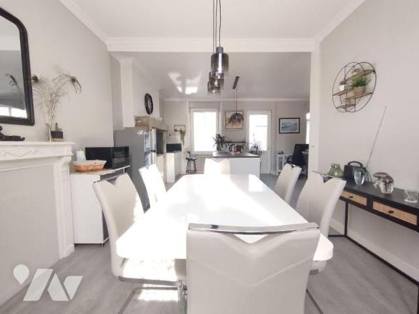 CENTRE BOUG DE BANNALEC POUR CETTE MAISON NICHÉE A L'ABRI DES REGARDS ET DISPOSANT D'UNE COUR E...