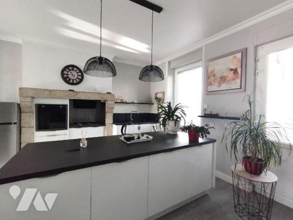 CENTRE BOUG DE BANNALEC POUR CETTE MAISON NICHÉE A L'ABRI DES REGARDS ET DISPOSANT D'UNE COUR E...