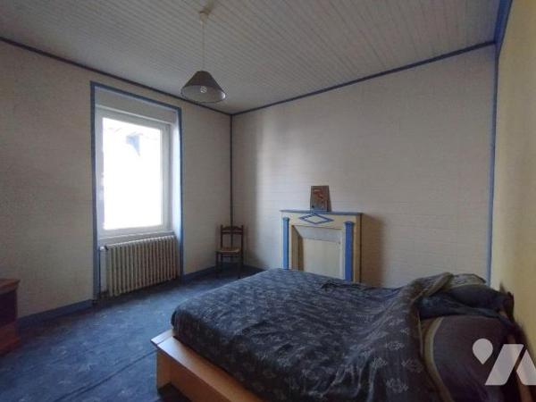 CENTRE BOUG DE BANNALEC POUR CETTE MAISON NICHÉE A L'ABRI DES REGARDS ET DISPOSANT D'UNE COUR E...