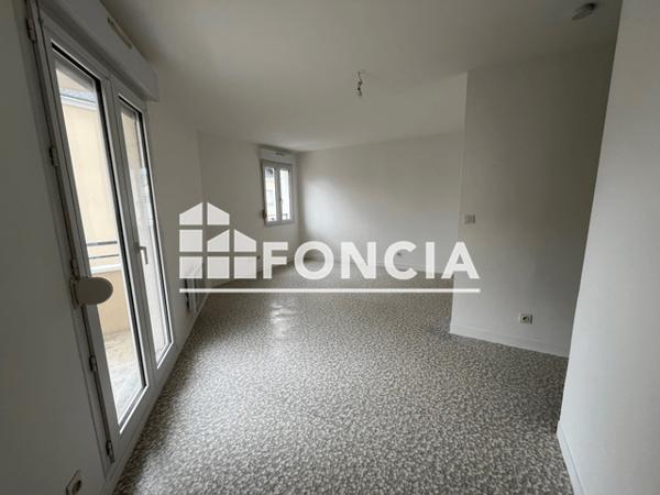 Location Studio 32.45 m² - 48 RUE DULCIE SEPTEMBER Le Mans 72100