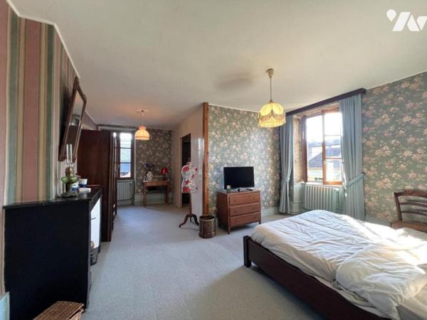 Maison T5 avec jardin et dépendances