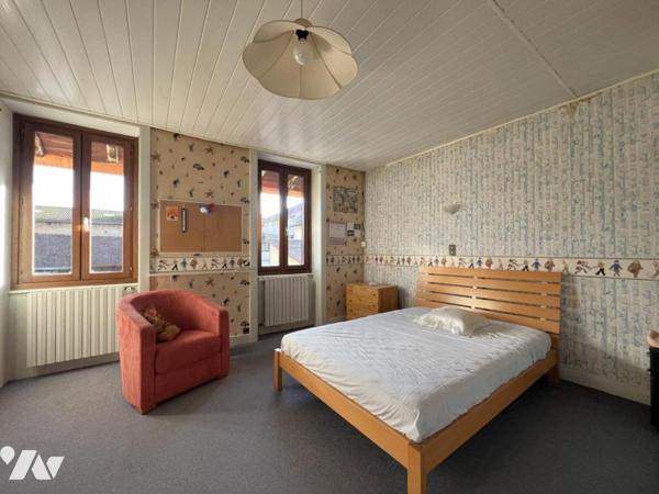 Maison T5 avec jardin et dépendances