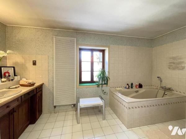 Maison T5 avec jardin et dépendances