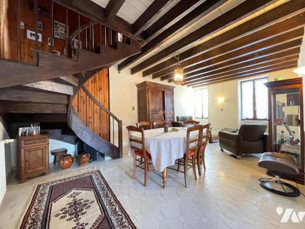 Maison T5 avec jardin et dépendances