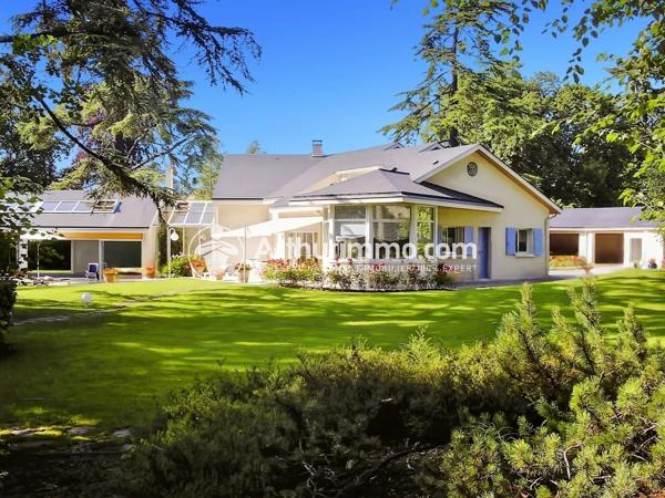 Vente                                                      Propriété
                        
                     10 pièces                      344 m2                     à Soisy-sur-Seine