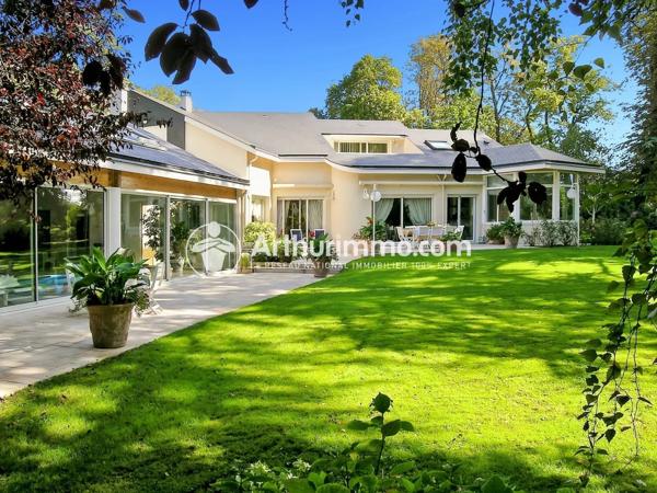 Vente                                                      Propriété
                        
                     10 pièces                      344 m2                     à Soisy-sur-Seine