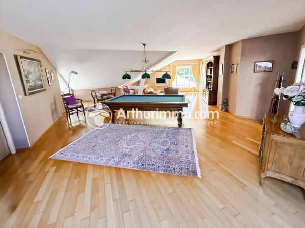 Vente                                                      Propriété
                        
                     10 pièces                      344 m2                     à Soisy-sur-Seine