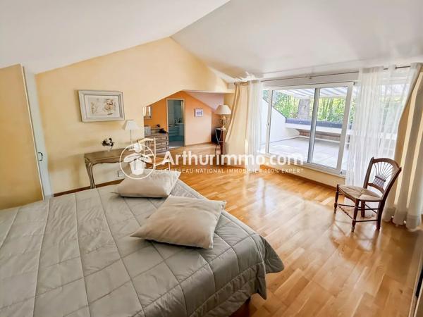 Vente                                                      Propriété
                        
                     10 pièces                      344 m2                     à Soisy-sur-Seine