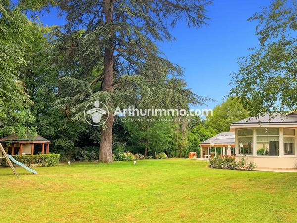 Vente                                                      Propriété
                        
                     10 pièces                      344 m2                     à Soisy-sur-Seine