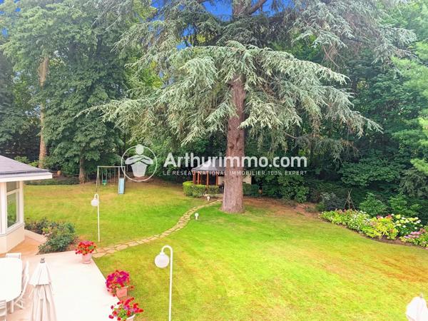 Vente                                                      Propriété
                        
                     10 pièces                      344 m2                     à Soisy-sur-Seine