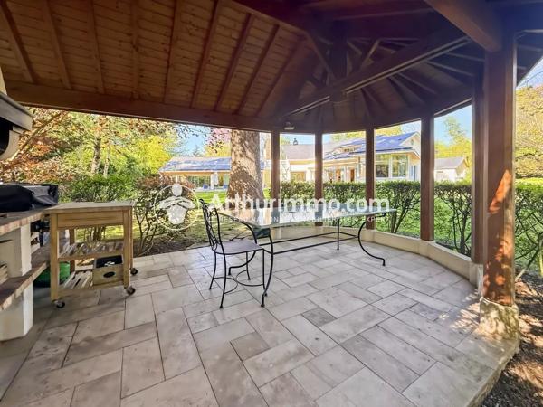Vente                                                      Propriété
                        
                     10 pièces                      344 m2                     à Soisy-sur-Seine