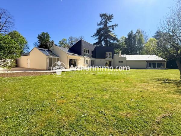 Vente                                                      Propriété
                        
                     10 pièces                      344 m2                     à Soisy-sur-Seine