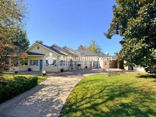 Vente                                                      Propriété
                        
                     10 pièces                      344 m2                     à Soisy-sur-Seine