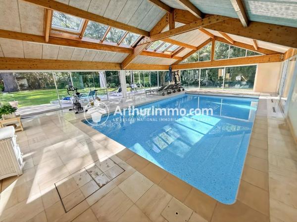 Vente                                                      Propriété
                        
                     10 pièces                      344 m2                     à Soisy-sur-Seine