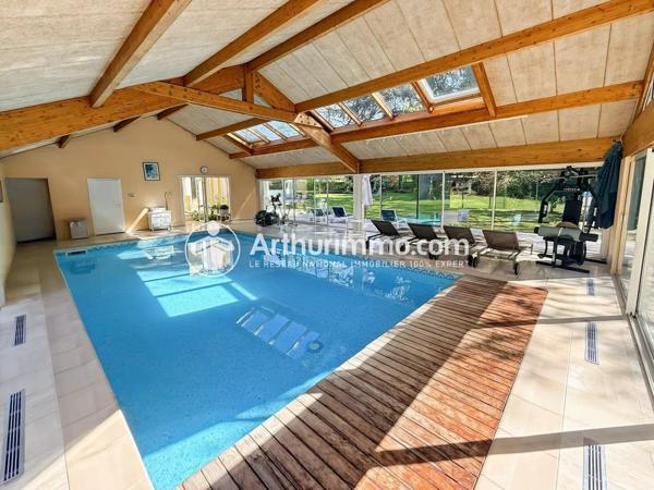 Vente                                                      Propriété
                        
                     10 pièces                      344 m2                     à Soisy-sur-Seine