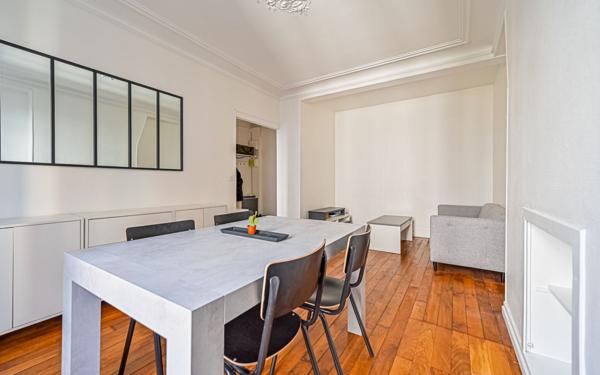 Appartement à louer    3 pièces • 52 m2 Paris 17