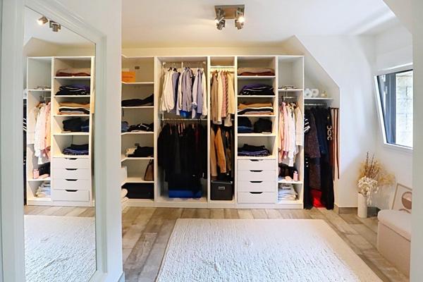 Volumes, lumière et emplacement idéal pour cette maison familiale sur 1000 M² de terrain, à deux pas des Bords de Marne