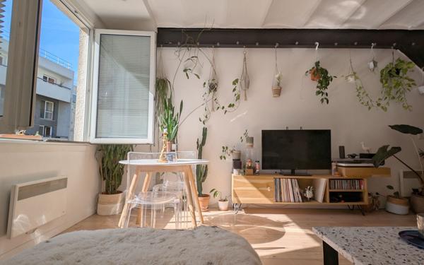 Appartement à vendre    2 pièces • 53 m2 Paris 11