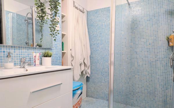 Appartement à vendre    2 pièces • 53 m2 Paris 11