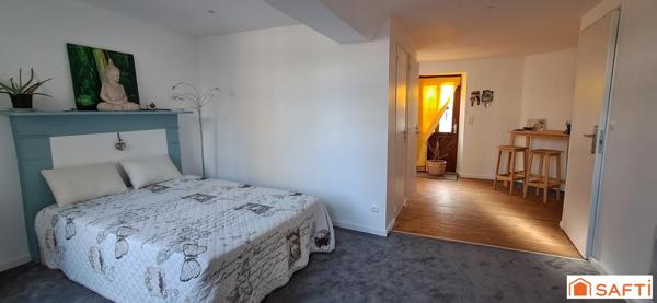 Maison de ville, 3 suites, cour privée