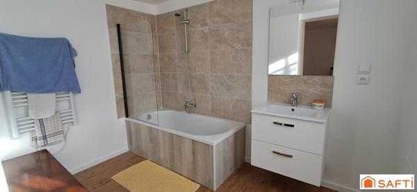 Maison de ville, 3 suites, cour privée