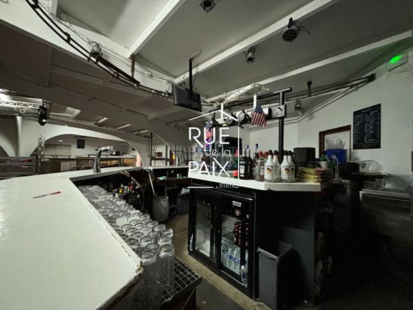79200 PARTHENAY À VENDRE - Ensemble Immobilier Discothèque - 1 000 m² Climatisé - Licence IV
